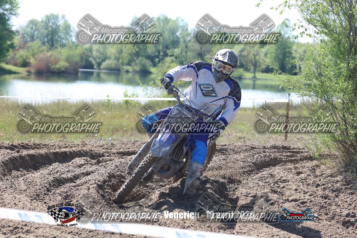 1225821